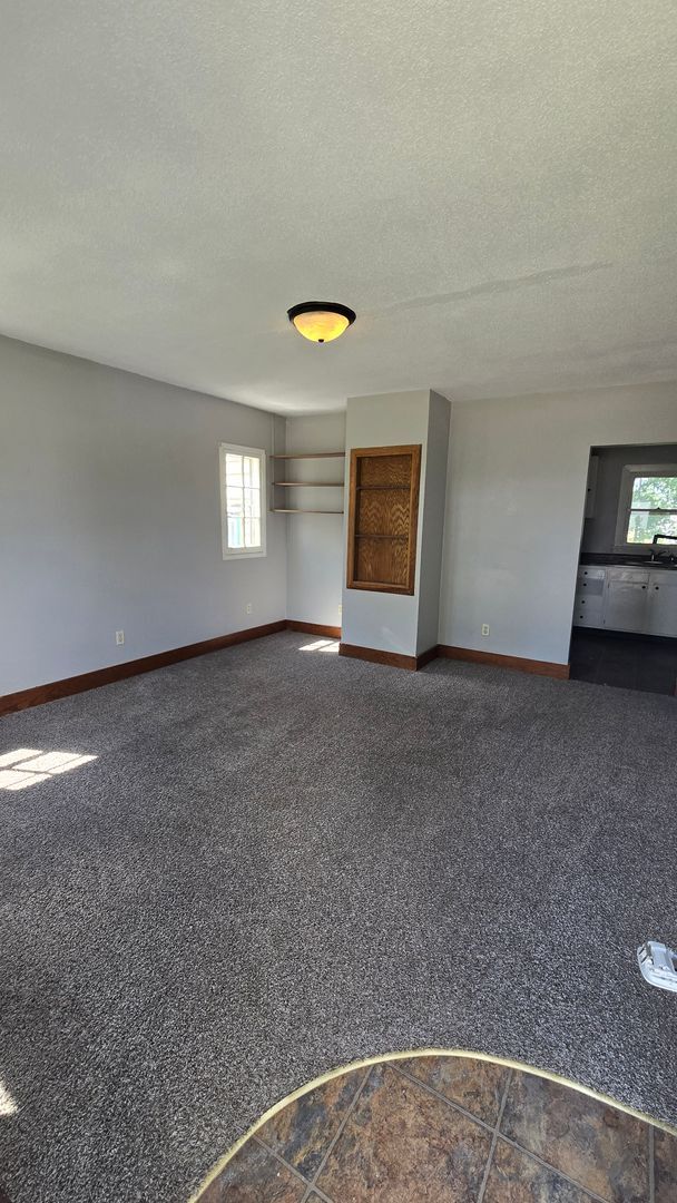 Foto del edificio - Charming 1 Bedroom Home with Large Yard & Garage