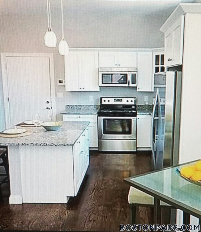 Foto del edificio - 10 Merrymount Rd