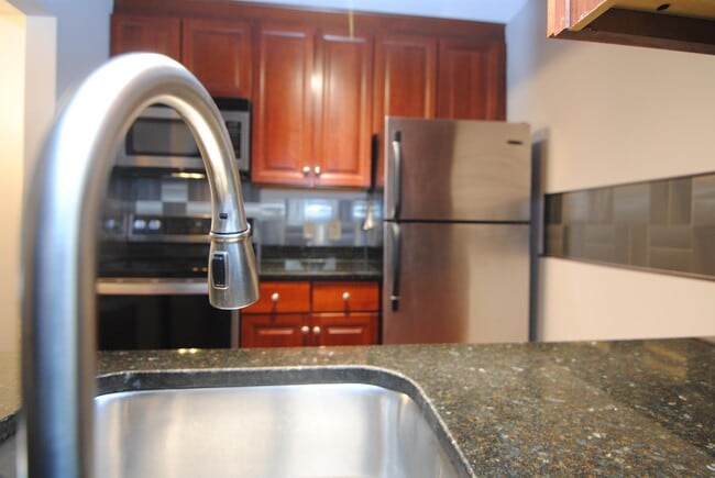 Foto del edificio - 108 Eastern Ave