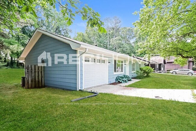 Building Photo - 6688 Branch Dr