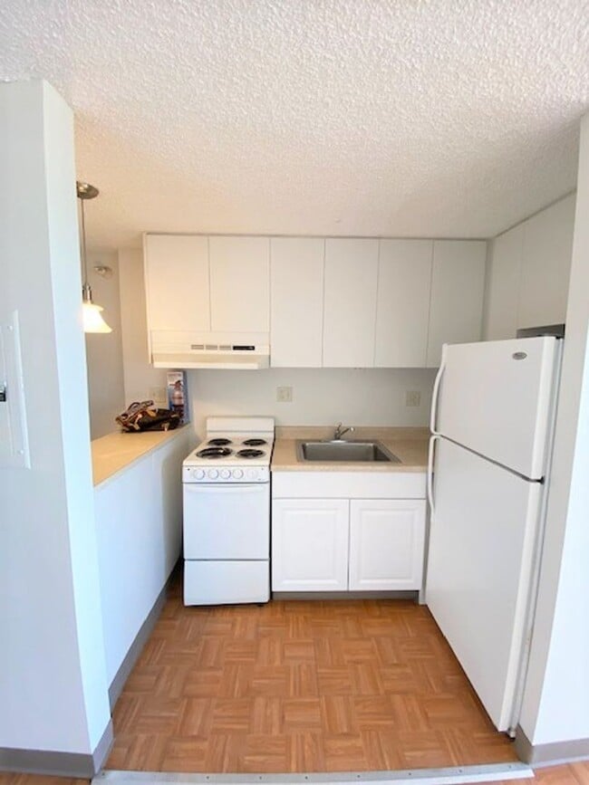 Building Photo - Studio unit at Century Park Plaza