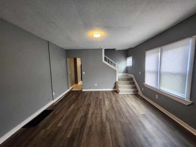 Building Photo - 478 S Richardson Ave