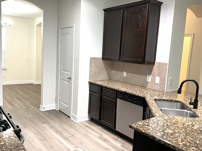 Foto del edificio - 736 Community Dr