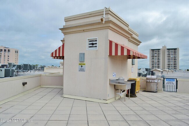 Foto del edificio - 1661 Riverside Ave