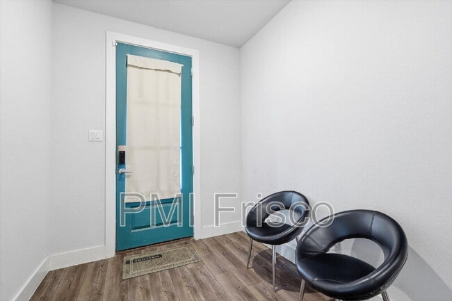 Foto del edificio - 8132 Bromley Dr