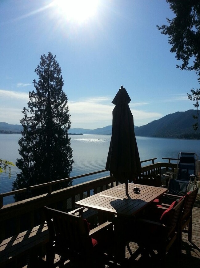 Building Photo - Furnished 2 bedroom with lake access-Avail...