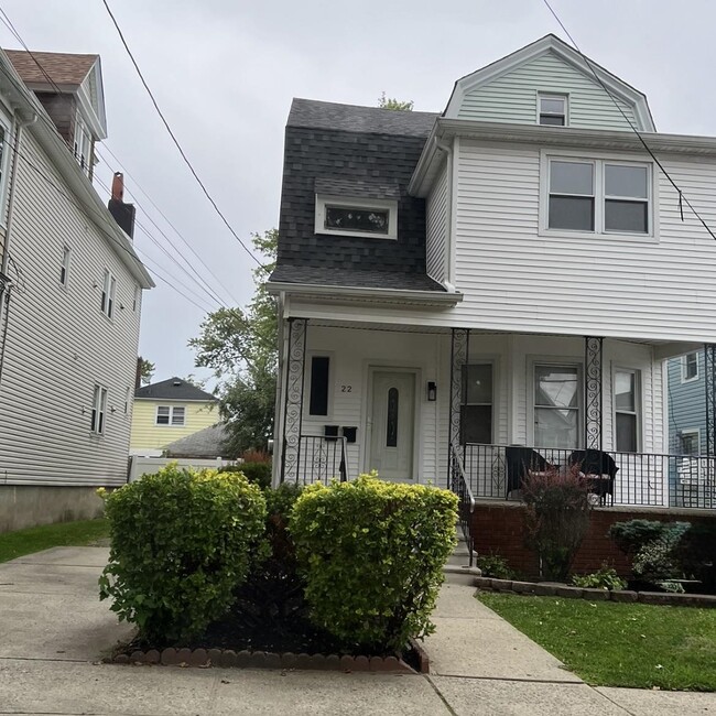 Building Photo - 22 E 39th St