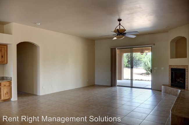 Foto del edificio - 4 br, 3.5 bath House - 13425 N. Trail Blazer