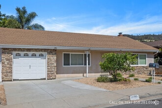 Building Photo - 1955 Golden Cir Dr