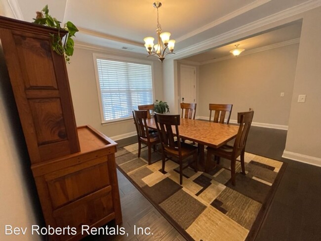 Building Photo - 4 br, 3.5 bath House - 1425 Barn Door Drive