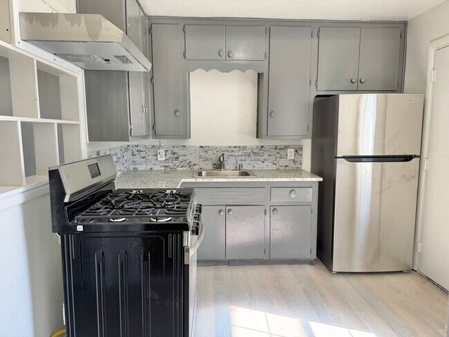 Foto del edificio - 3-Bedroom Home with Updated Kitchen