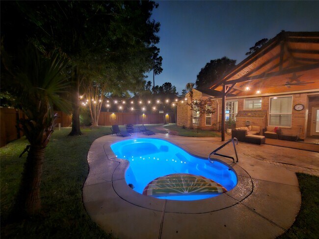 Foto del edificio - 14422 Light Falls Ct