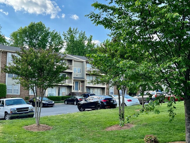 Foto del edificio - Spacious updated condo near UNCC.