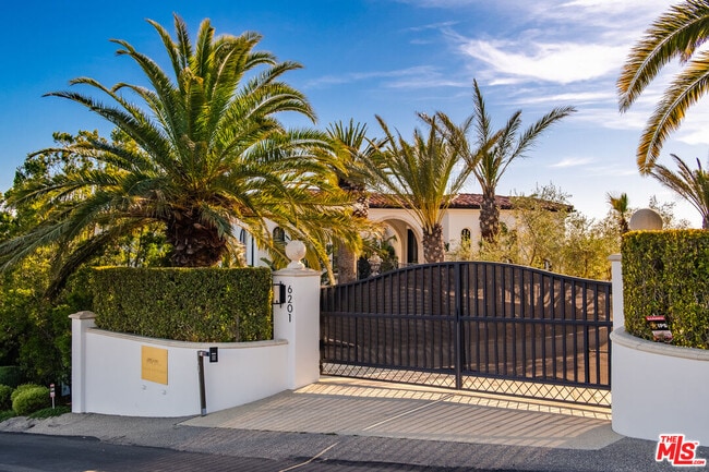 Foto del edificio - 6201 Murphy Way