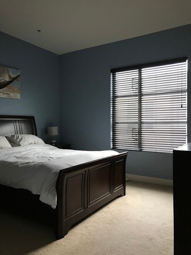 Master bedroom - 1 E Julian St