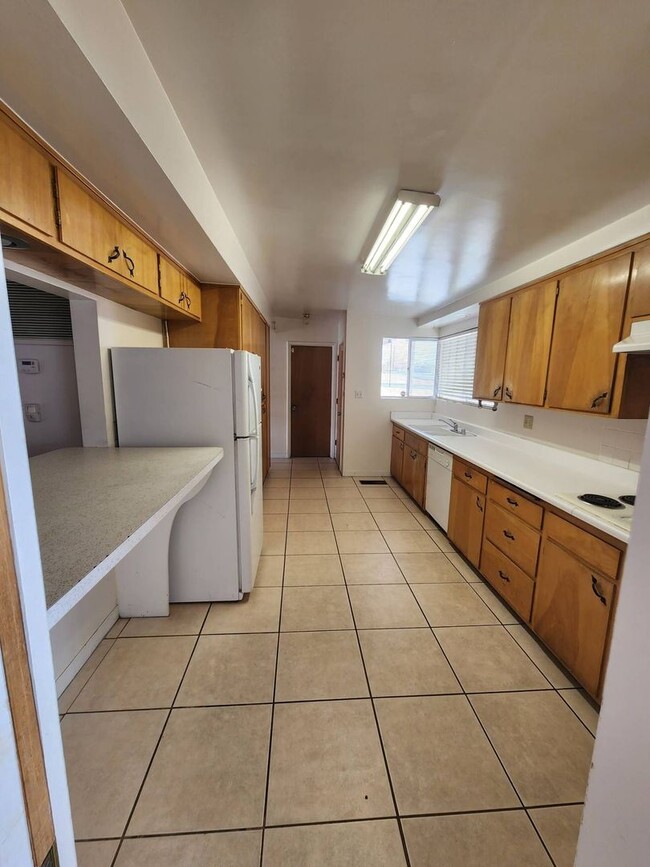 Building Photo - COMING SOON!!! Come See This Centrally Loc...