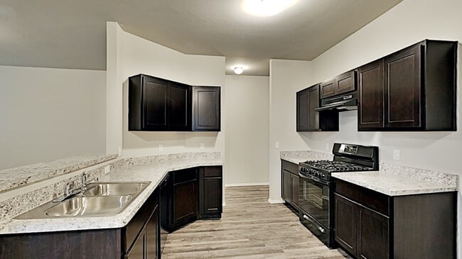 Building Photo - Very Nice 3 Bedroom 2 Bath Home in Yukon S...