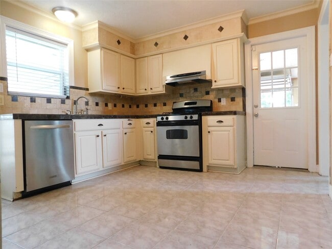 Building Photo - 10007 Sagecanyon Dr
