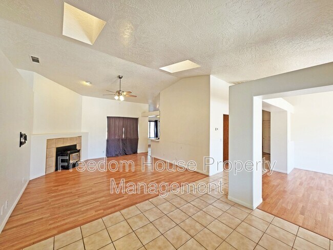 Building Photo - 2250 S Ambush St