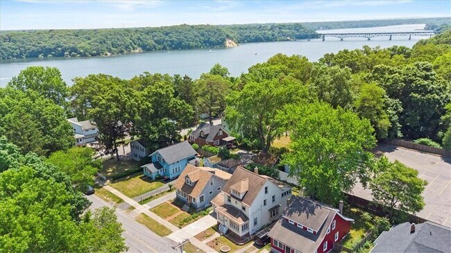 Foto del edificio - 247 Point Pleasant Rd