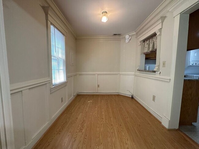 Foto del edificio - 1409 Charles St