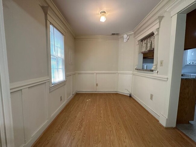 Building Photo - 1409 Charles St
