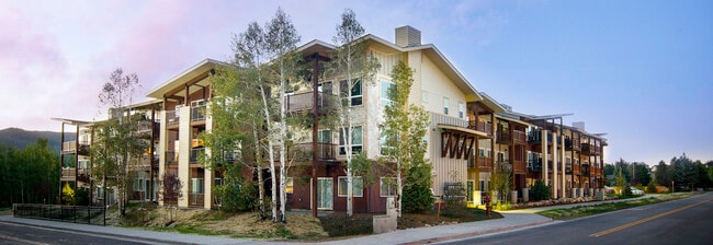 Building Photo - Skiview Place Apartments