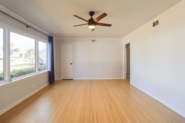 Foto del edificio - 4 Bed | 2 Bath in Midtown!