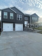 Building Photo - 1010 Deer Run