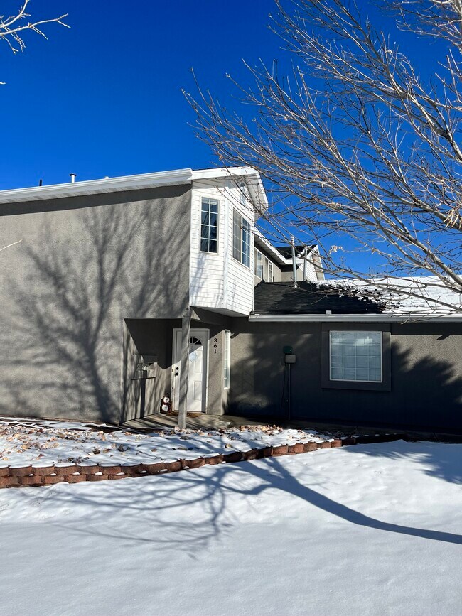 361 S 300 E, Cedar City, UT 84720 Townhome Rentals in Cedar City UT
