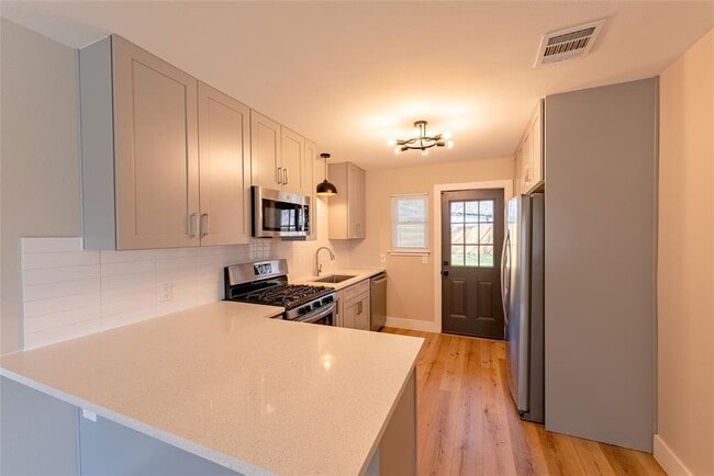 Foto del edificio - 4306 Shallowbrook Trail