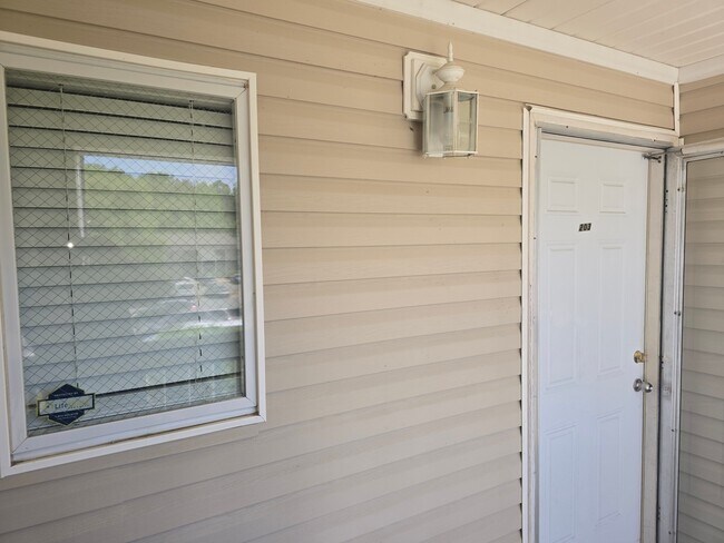 Foto del edificio - 1652 Eagles Pl