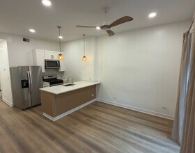Building Photo - 1529 N Maplewood Ave