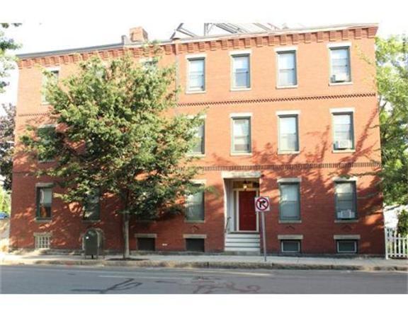 Building Photo - 268 River St