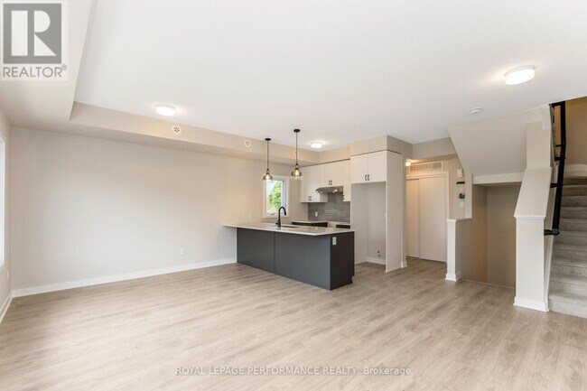 Building Photo - 318 Mishi Private