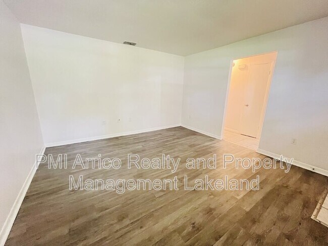 Foto del edificio - 724 West Alamo Drive