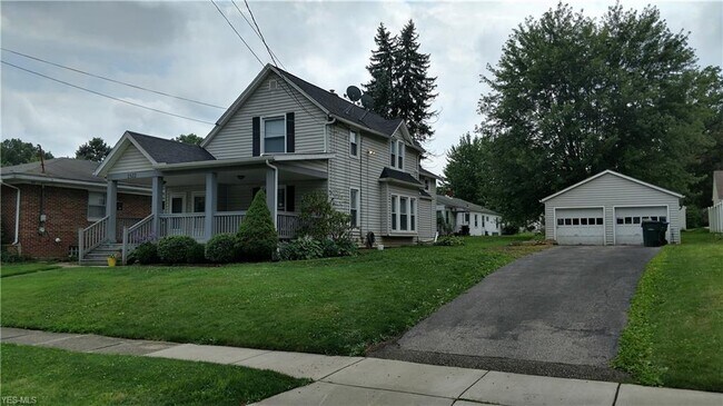 Building Photo - 1522 Campbell St