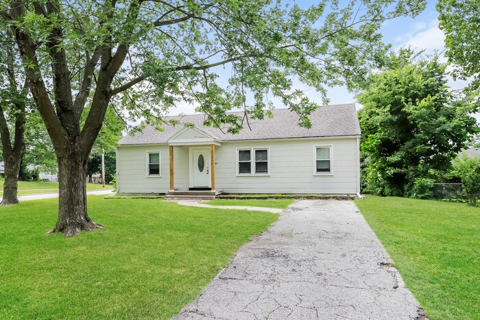 Primary Photo - Beautiful 3 Bedroom in Great Location!