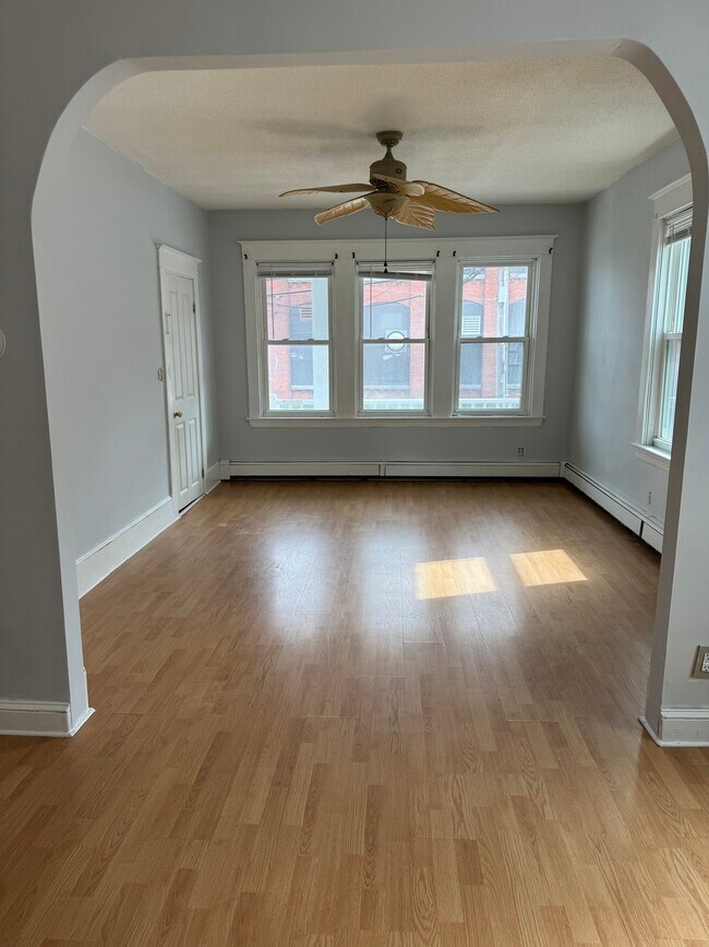 Living room - 713 Belleville Ave