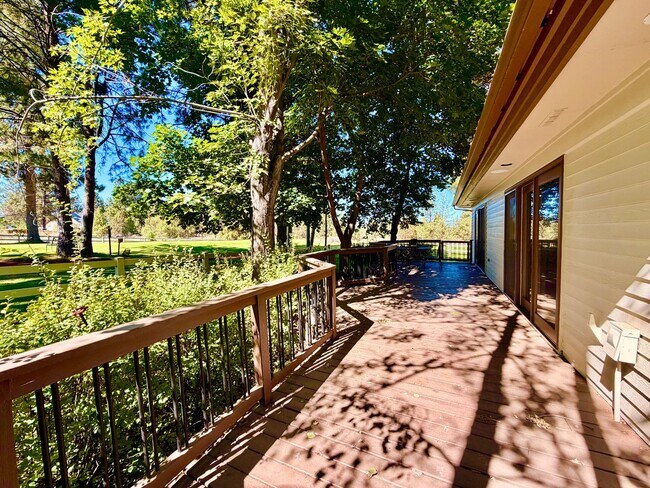 Foto del edificio - 60785 Willow Creek Loop