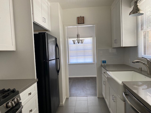 Building Photo - 14548 Dickens St
