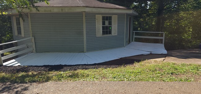 Building Photo - 543 Solar Dr