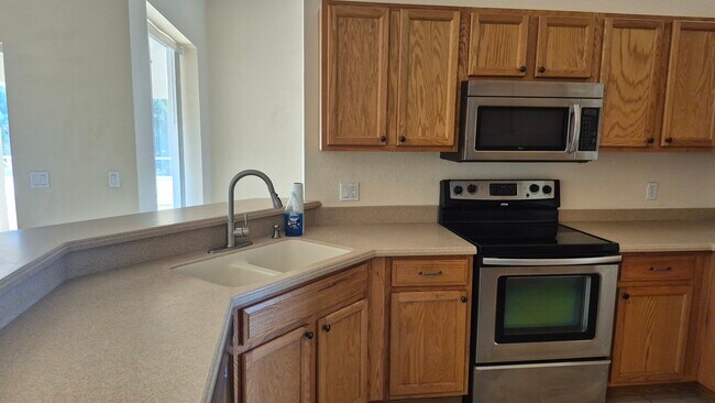 Foto del edificio - 8171 Rocliff Ave