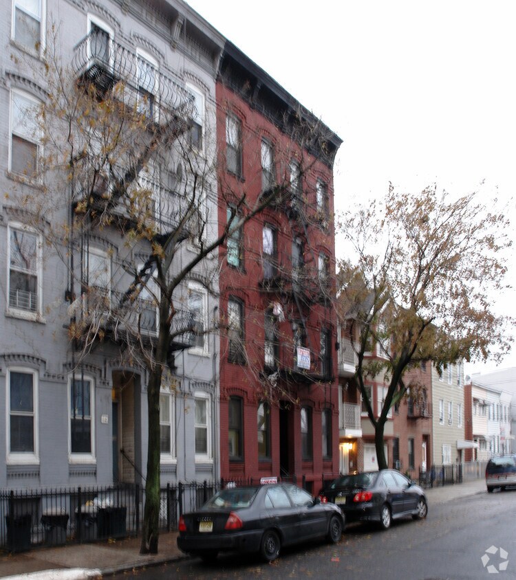 Foto del edificio - 88 Jordan Ave