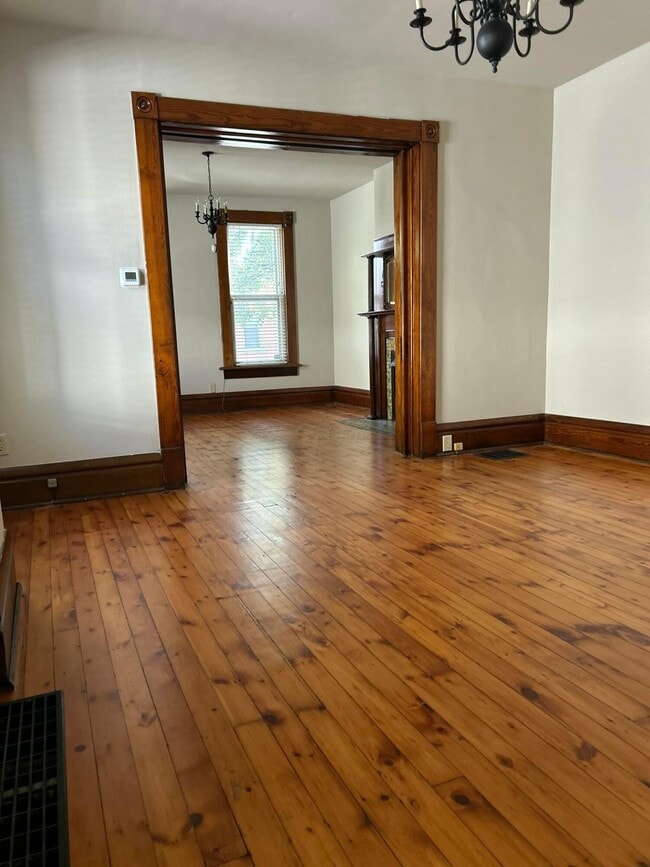 Foto del edificio - 118 E Kossuth St