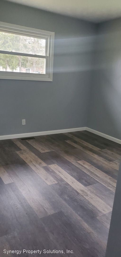 Building Photo - 3 br, 1 bath House - Lor-Kay Dr 1641