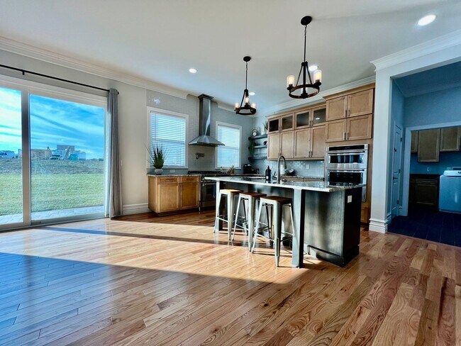 Foto del edificio - Luxury Home Incredible master suite Liberty Twp OH