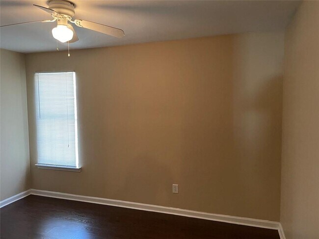 Foto del edificio - 2045 Baker Rd NW