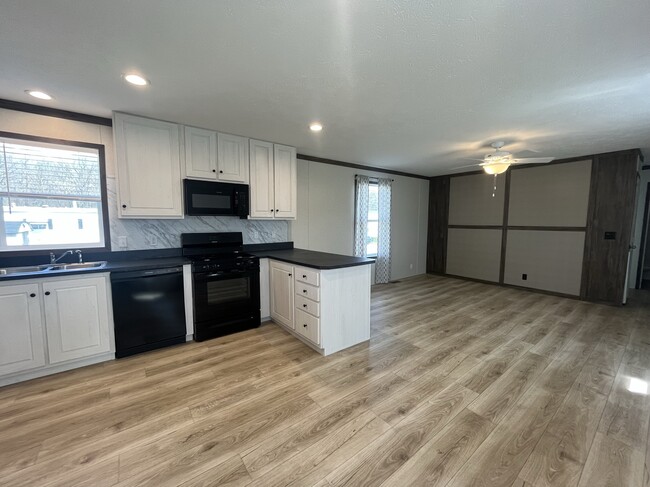 Foto del edificio - 39500 Warren Rd
