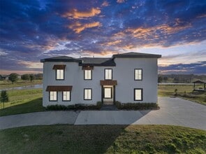 Building Photo - 703 Leaning Oak Trail